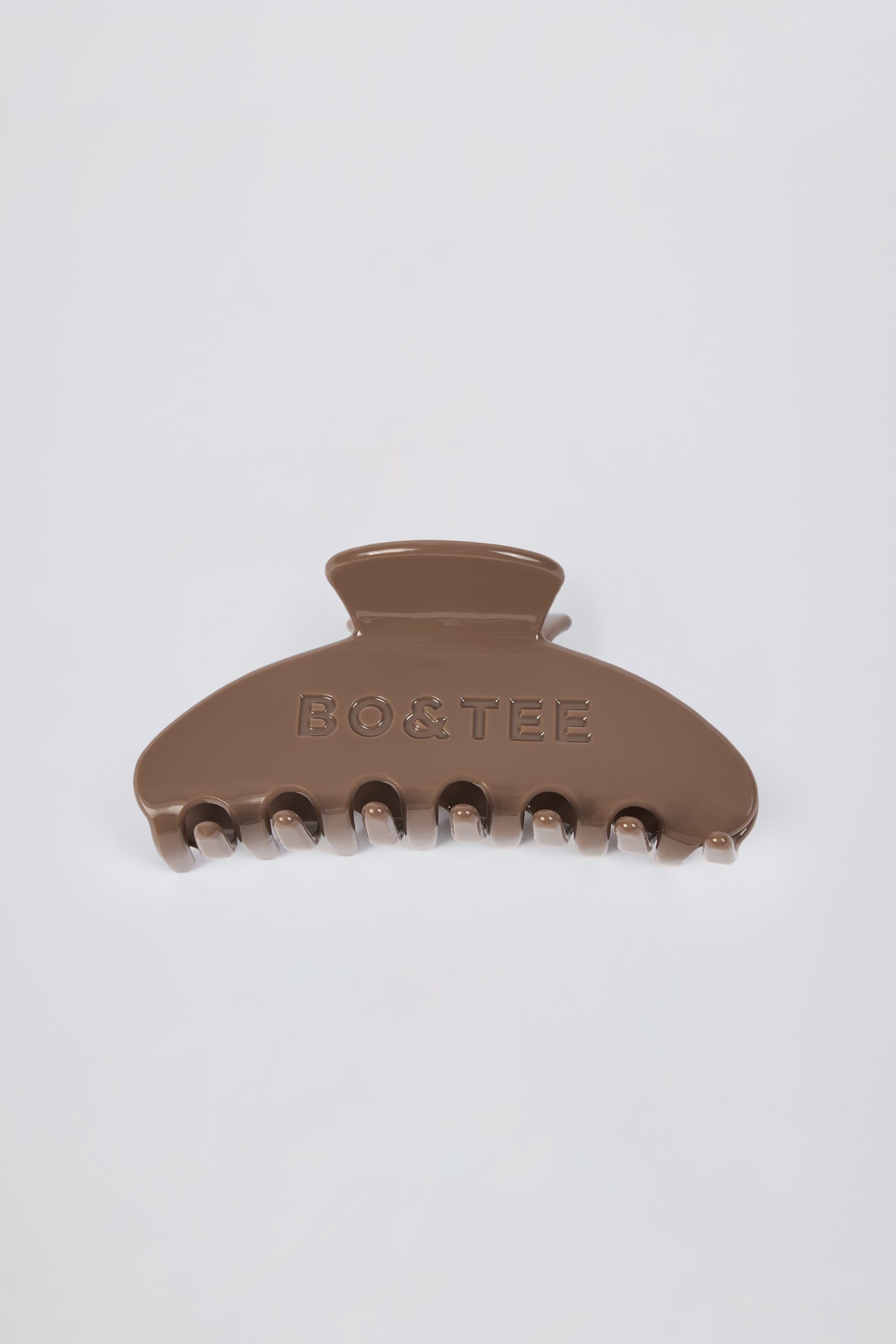 Medium Claw Clip in Mocha