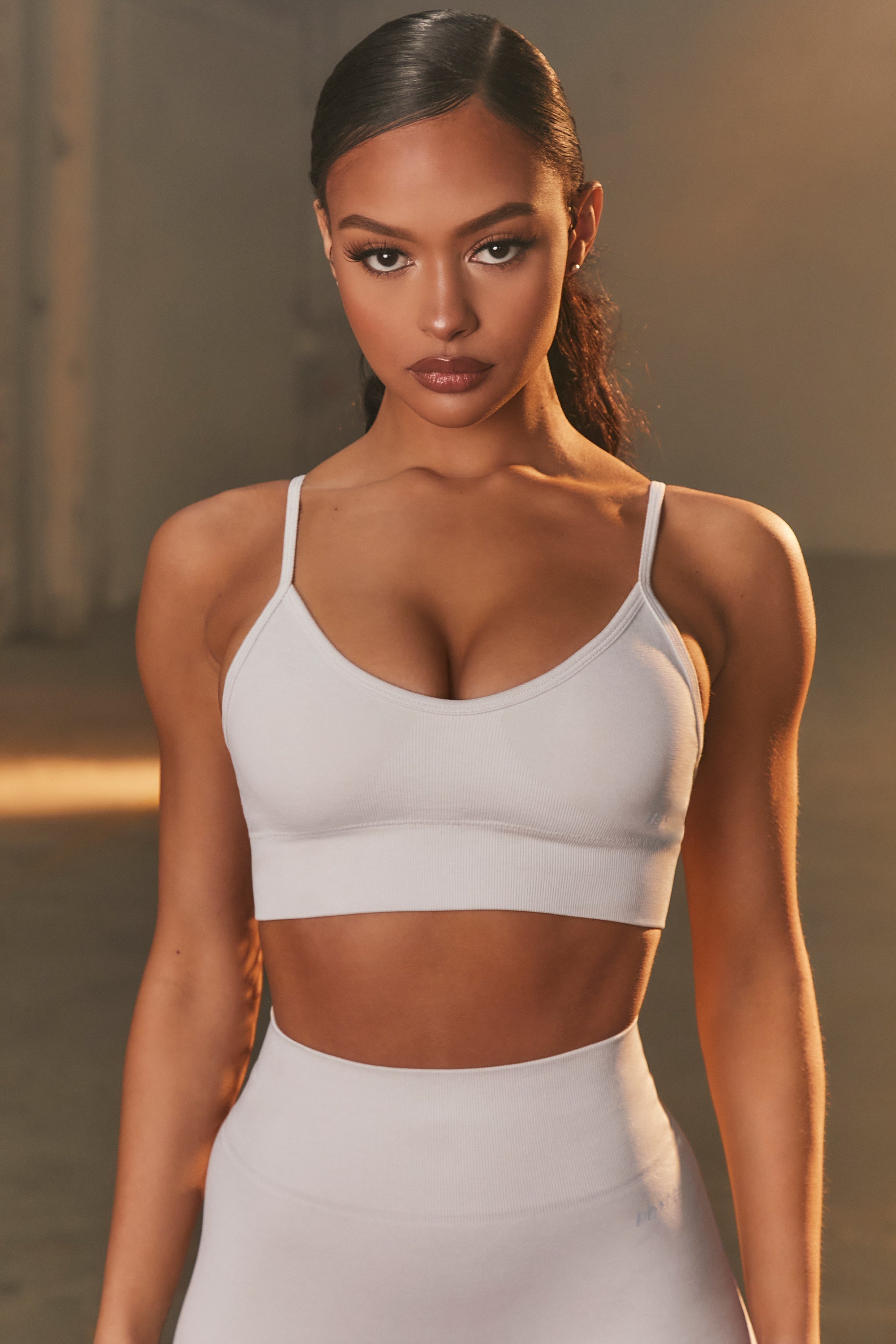 Empower Seamless V Neck Sports Bra in Pale Grey